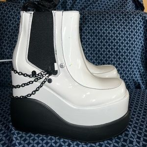 Demonia Step Into The Light
Holo Platforms Rave Boots